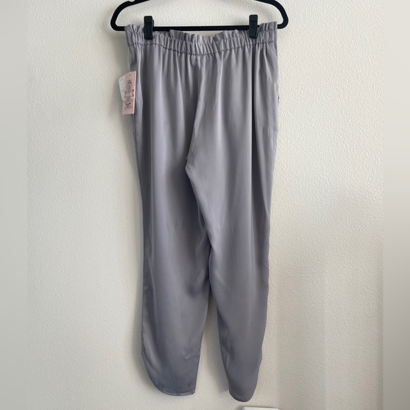 NWT Nanette Lepore Soft Pleated High-Waist Cropped Pants in Silver - Picture 4 of 8